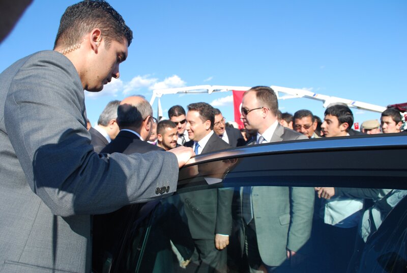 2013 yl Hastanenin Resmi Al ile mam Hatip Ortaokulu'nun temel atma treninden resimler